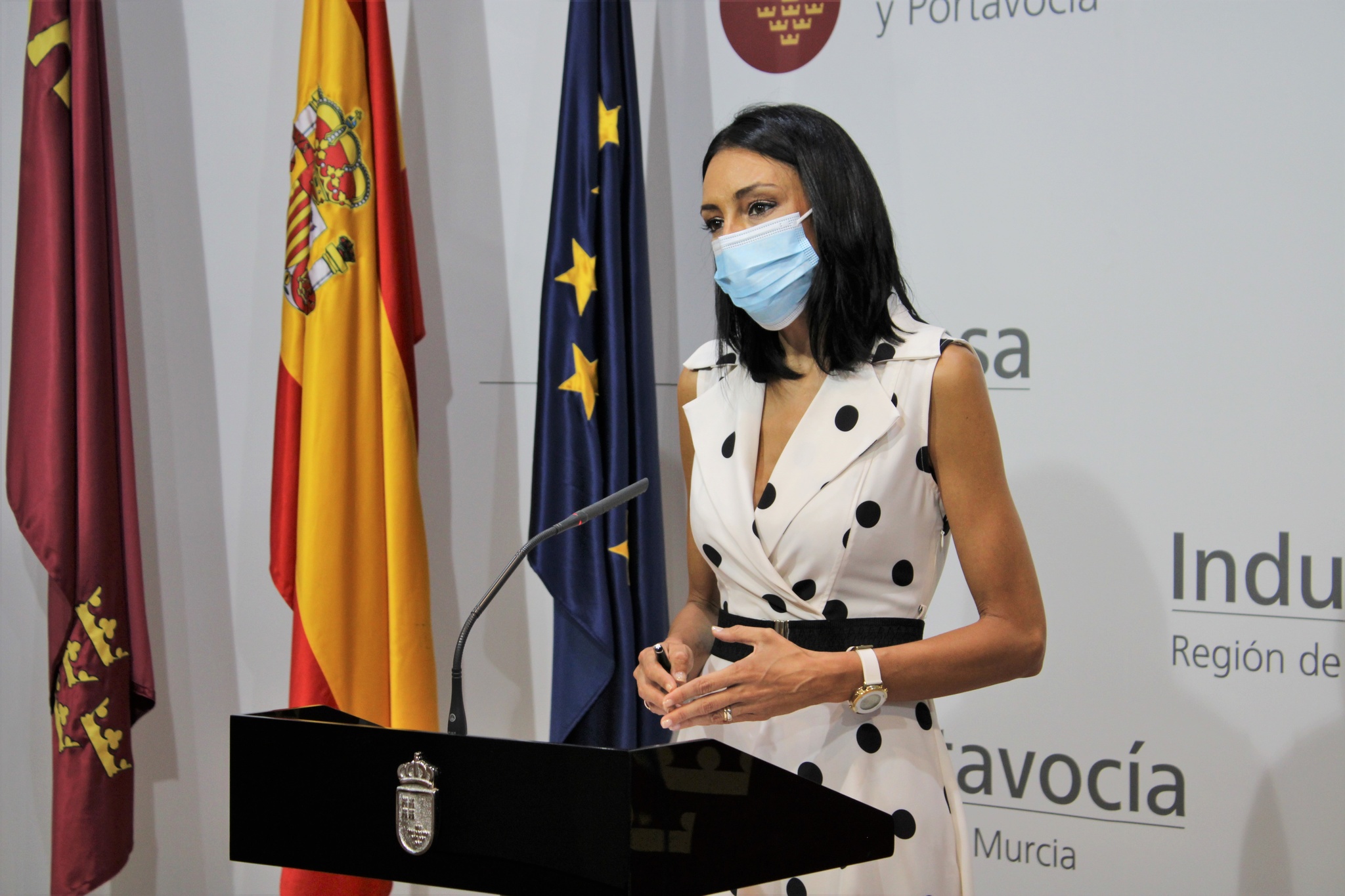La consejera de Empresa, Empleo, Universidades y Portavocía, Valle Miguélez, presentó en rueda de prensa los datos del paro de junio