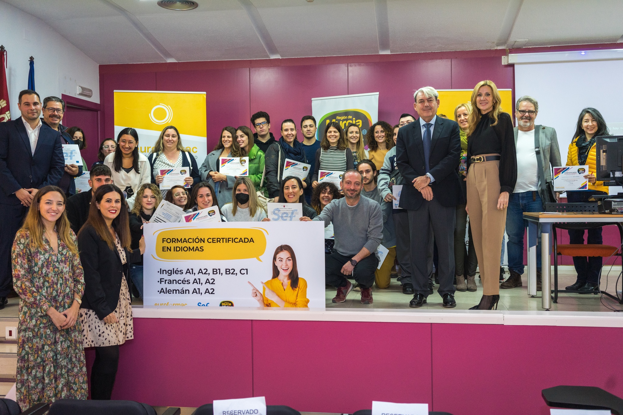 La directora general del SEF entrega diplomas acreditativos de idiomas a 50 personas en desempleo