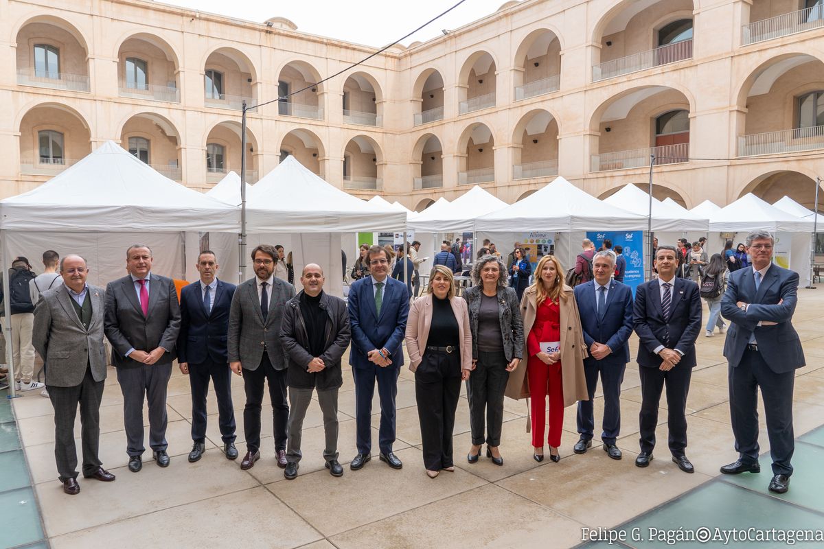 La directora general del SEF, Marisa López, ha asistido en la inauguración del Foro de Empleo Universitario celebrado esta mañana en Cartagena.