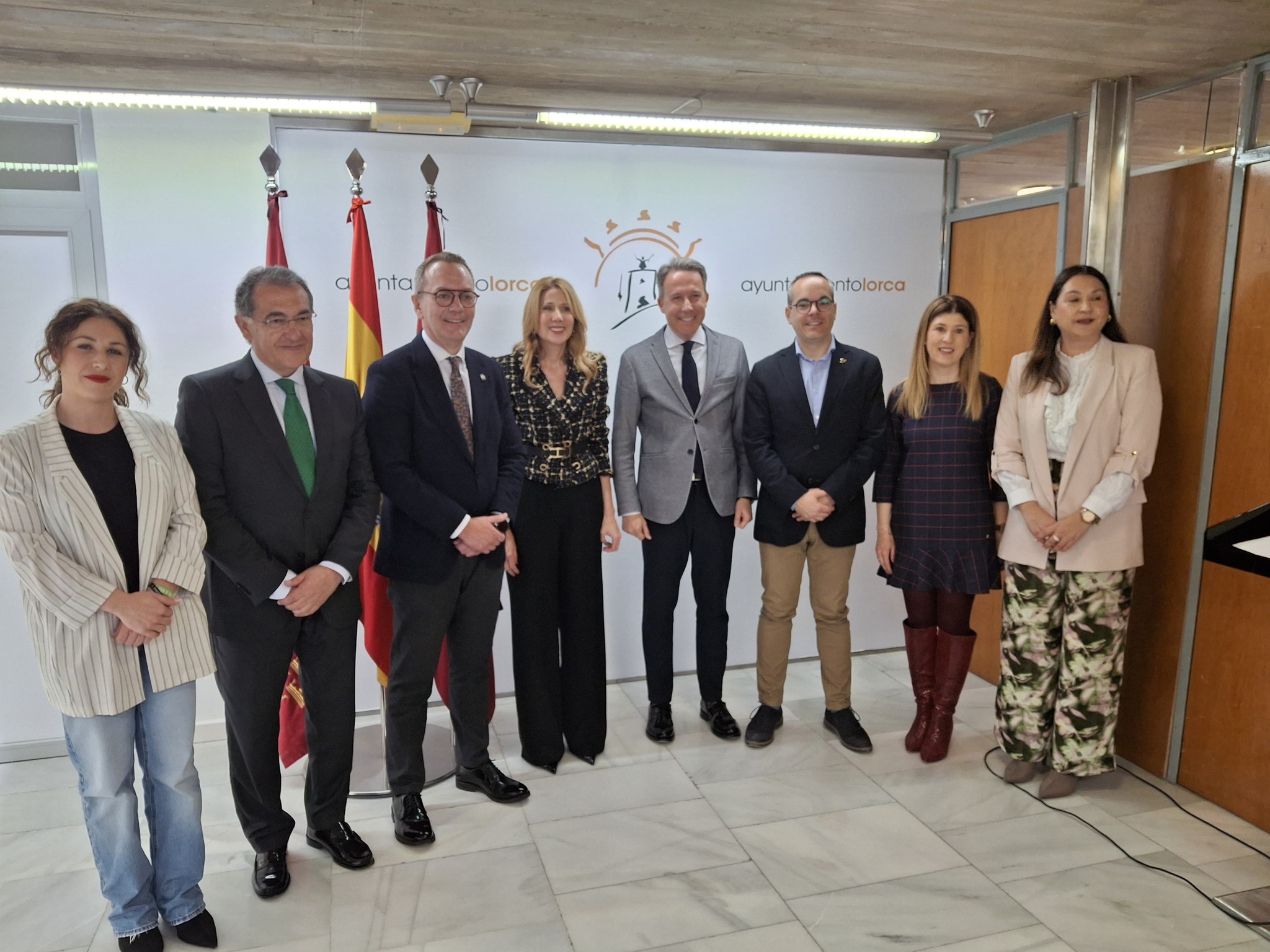 Reunión de la consejera con el alcalde de Lorca y representantes de los pasos Azul y Blanco.