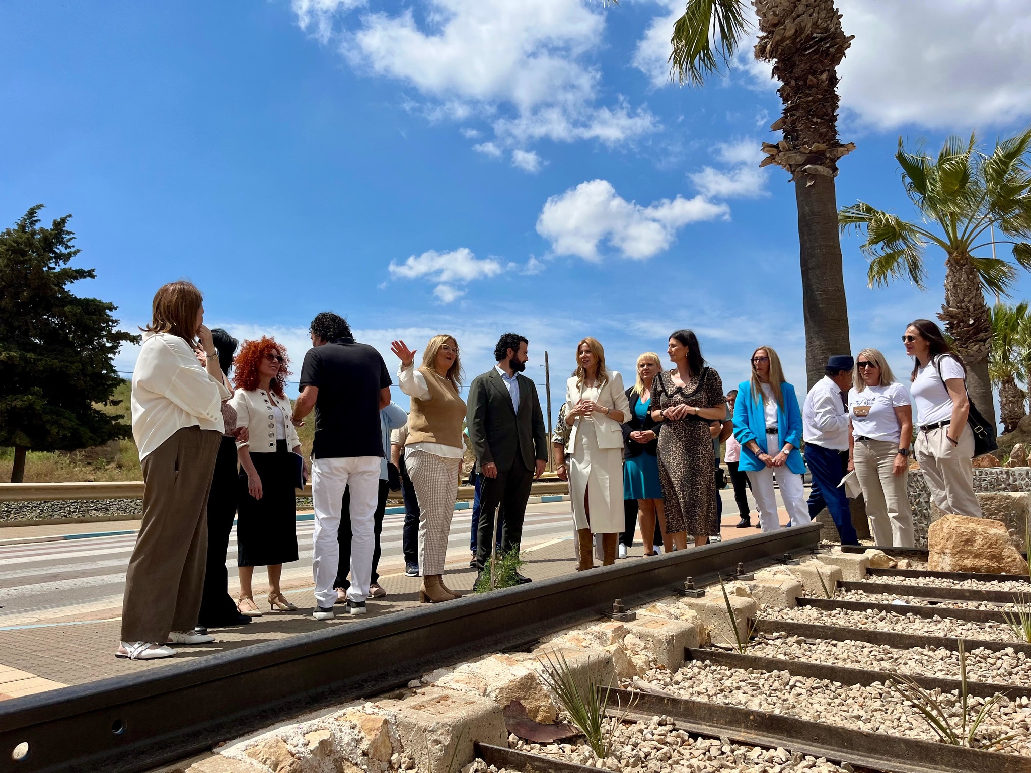 Clausura de la consejera de Empresa, Empleo y Economía Social, junto con el alcalde de La Unión, Joaquín Zapata durante la clausura del PMEF 'Construcción...