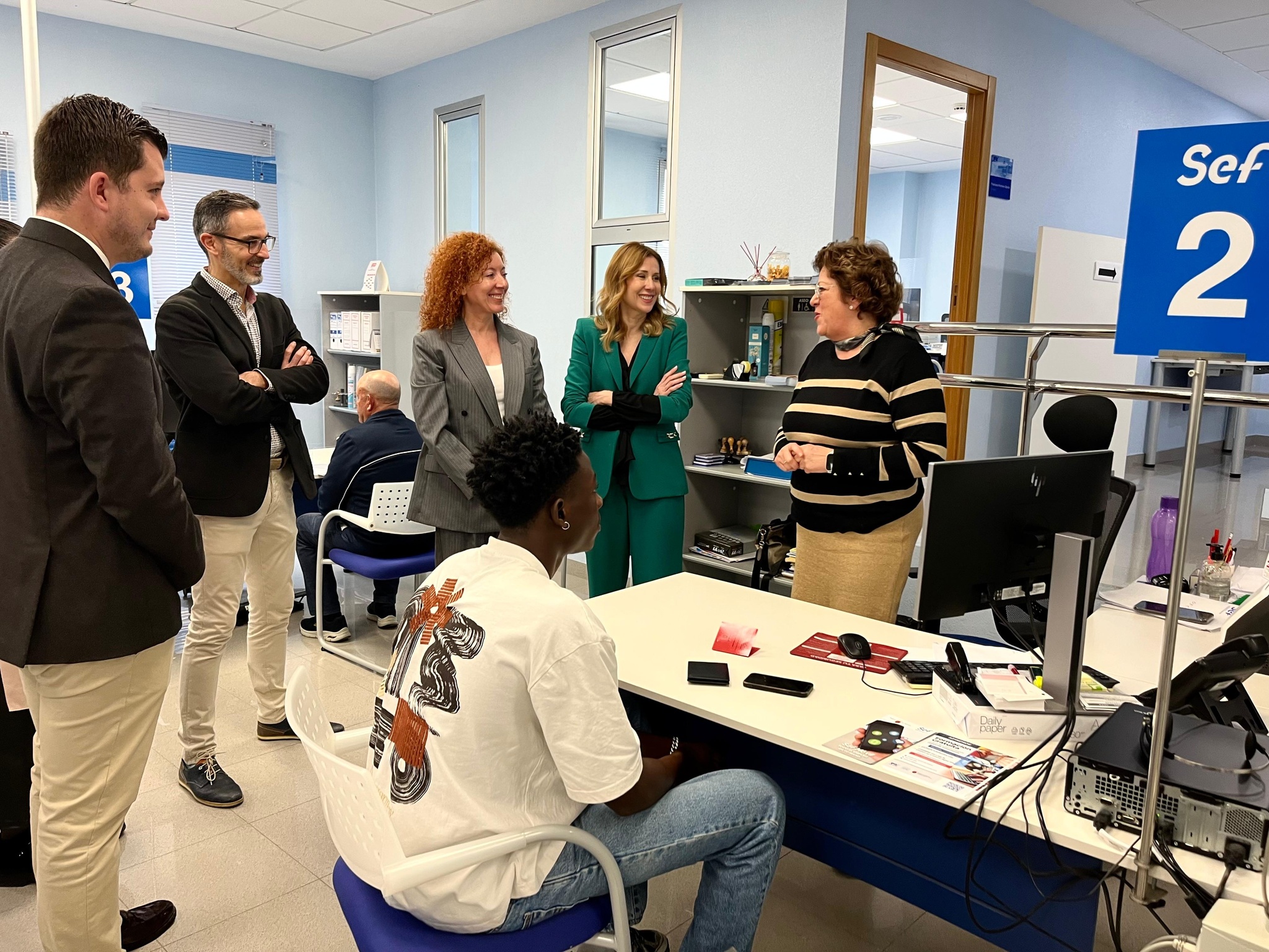 La consejera de Empresa, Empleo y Econom&iacute;a Social, Marisa L&oacute;pez Arag&oacute;n,&nbsp;visita la Oficina de Empleo del SEF en Totana.