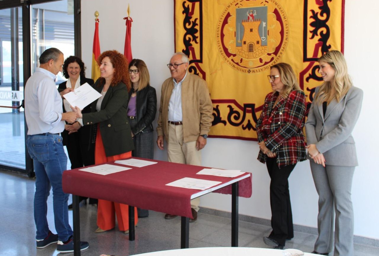 Un programa experiencial del SEF permite rehabilitar en Lorca el centro de d&iacute;a de Apandis mientras forma a 15 desempleados