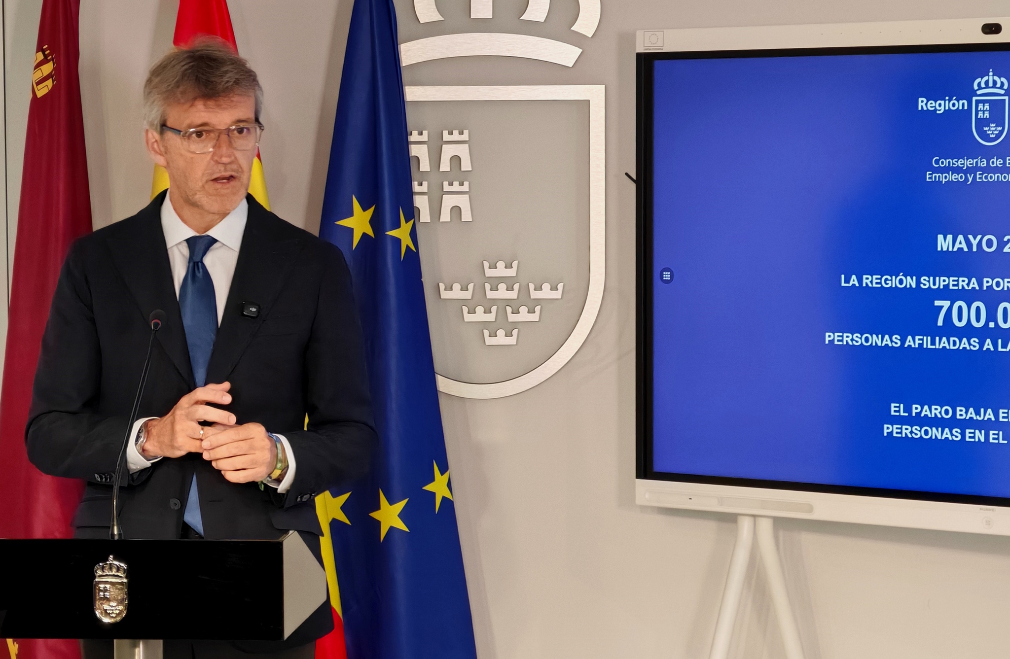 El consejero de Empresa, Empleo y Econom&iacute;a Social, Luis Alberto Mar&iacute;n, durante su comparecencia para exponer los datos del paro