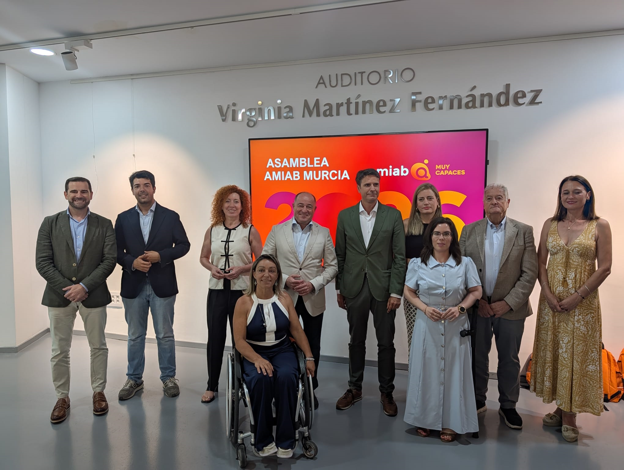 La secretaria general de la Consejer&iacute;a de Empresa, Empleo y Econom&iacute;a Social, Ana Mar&iacute;a L&oacute;pez, asiste a la asamblea de Amiab, que gestiona uno de los 66 centros especiales de empleo de la Comunidad