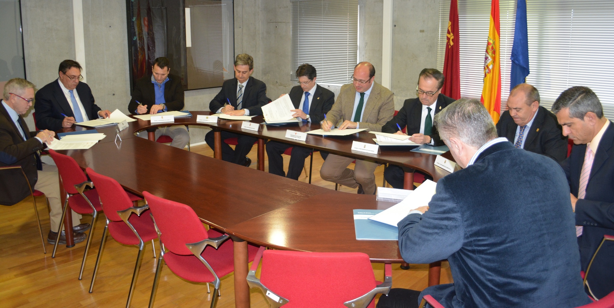 Firma de los convenios entre la Consejería de Educación, Universidades y Empleo y nueve ayuntamientos