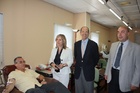 Palacios visita las instalaciones del Centro Regional de Hemodonación