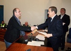 Entrega del reconocimiento al doctor Jesús Juárez de la UME-2