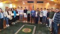 La directora del SEF, Marisa López, visitó a los alumnos que han participado en el programa.