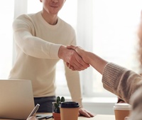 Ayudas a empresas y autónomos para prácticas de jóvenes no laborables.