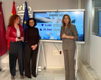 La consejera de Empresa, Empleo y Econom&iacute;a Social, Marisa L&oacute;pez Arag&oacute;n, junto con la secretaria general de la Consejer&iacute;a, Ana Losantos y la directora general del SEF, Pilar Valero, durante la rueda de prensa.