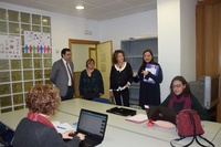 El director general del Servicio Regional de Empleo y Formación, Alejandro Zamora, durante su visita hoy a las instalaciones de Famdif, para conocer el trabajo de su gabinete de orientación e inserción laboral de personas con discapacidad