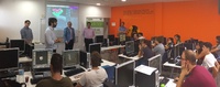 El director general del Servicio Regional de Empleo y Formaci&oacute;n, Alejandro Zamora, ha visitado hoy a los alumnos del curso de programaci&oacute;n