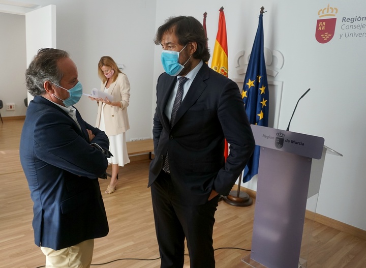 Un nuevo convenio permitirá que desempleados cursen de manera gratuita másteres de ENAE
