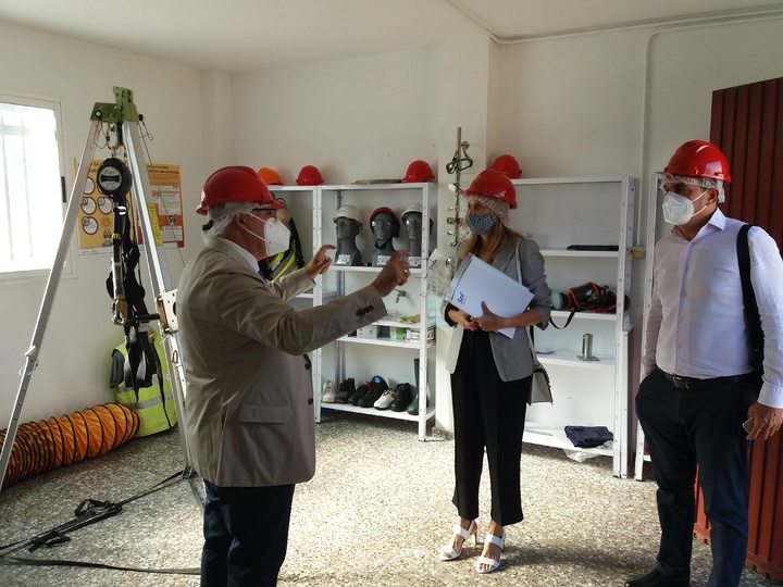 La directora general del Servicio Regional de Empleo y Formación en las instalaciones de la Fundación Laboral de la Construcción en Alhama de Murcia (2)
