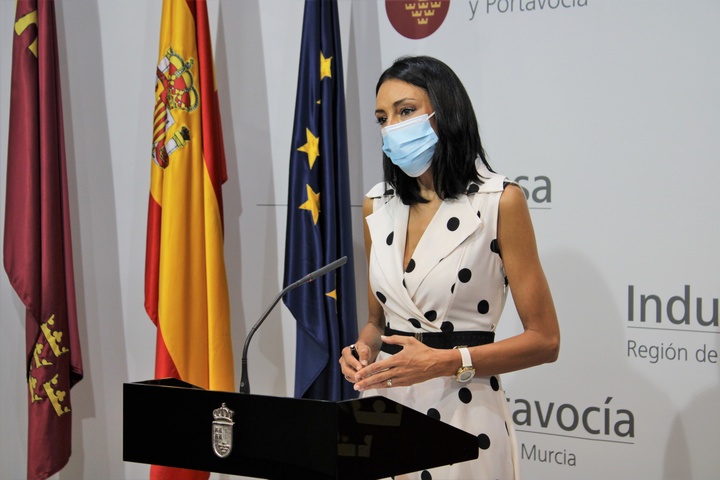 La consejera de Empresa, Empleo, Universidades y Portavocía, Valle Miguélez, presentó en rueda de prensa los datos del paro de junio