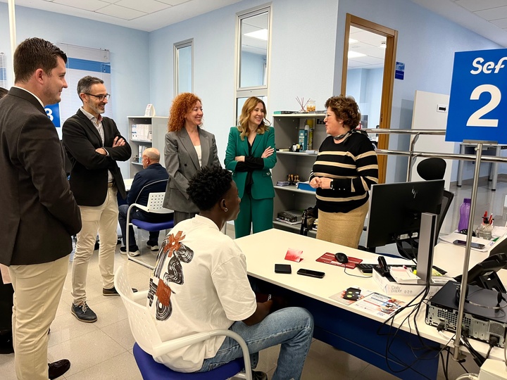 La consejera de Empresa, Empleo y Econom&iacute;a Social, Marisa L&oacute;pez Arag&oacute;n,&nbsp;visita la Oficina de Empleo del SEF en Totana.