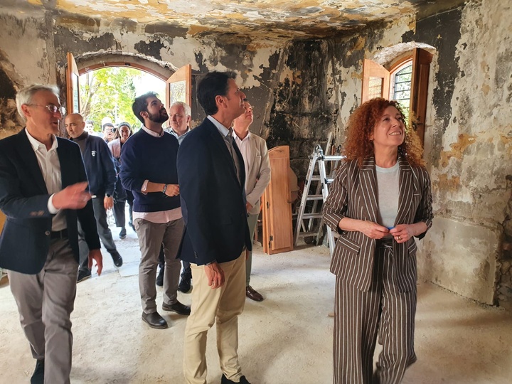 La directora general del SEF, Pilar Valero, junto con el alcalde de Molina, Jos&eacute; &Aacute;ngel Alfonso, durante la visita de los trabajos realizados.