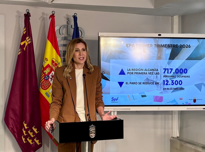 La consejera de Empresa, Empleo y Econom&iacute;a Social, Marisa L&oacute;pez Arag&oacute;n, durante la comparecencia de prensa sobre los datos de la EPA