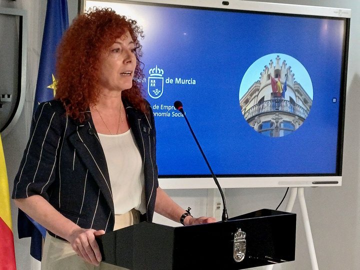 La directora del SEF, Pilar Valero, durante la presentaci&oacute;n de los datos de empleo correspondientes al mes de agosto