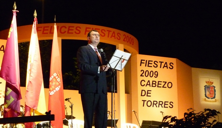 El consejero de Obras Públicas leyó el pregón de las fiestas de Cabezo de Torres