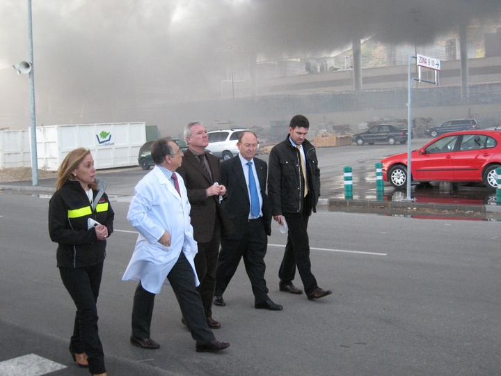 Incendio en la factoría de ElPozo en Alhama de Murcia (2)