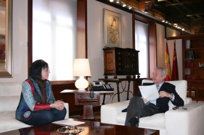 El presidente Valcárcel recibió hoy a la alcaldesa de Lorquí, María Dolores García
