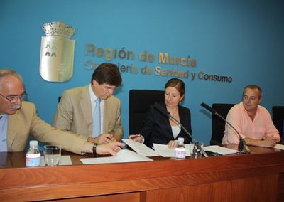 Palacios firma un convenio de colaboración para desarrollar el Programa de Atención a los Pacientes con Hiperplasia Benigna de Próstata