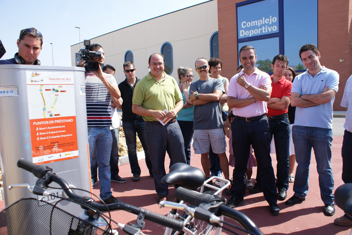 Imagen de la inauguración del servicio de préstamos gratuito de bicicletas de Puerto Lumbreras