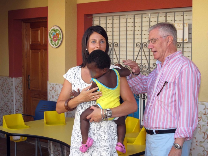 La directora general de Familia y Menor, Laura Muñoz, visita a los niños tutelados del Centro Hogar de la Infancia en La Manga del Mar Menor (I)