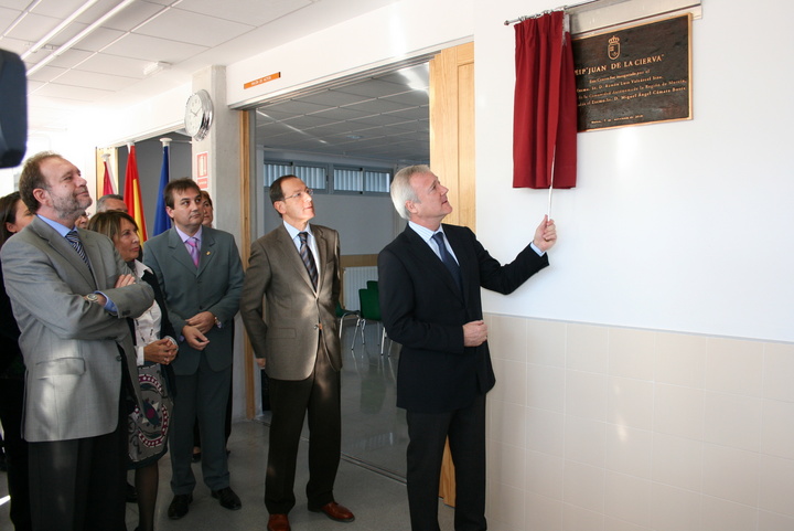 El presidente de la Comunidad Autónoma, Ramón Luis Valcárcel, inaugura el nuevo pabellón para aulas de Primaria del Colegio Juan de la Cierva de Casillas (1)