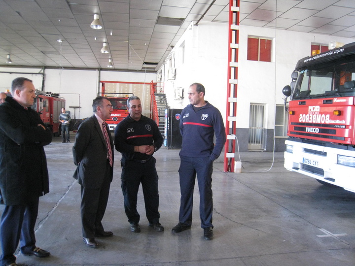 El consejero de Justicia y Seguridad Ciudadana visita los parques de bomberos de Yecla, Jumilla y Molina de Segura