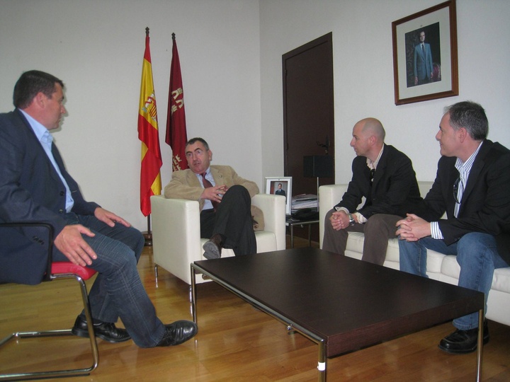 El consejero de Justicia se reúne con la Asociación de Técnicos de Emergencias Sanitarias