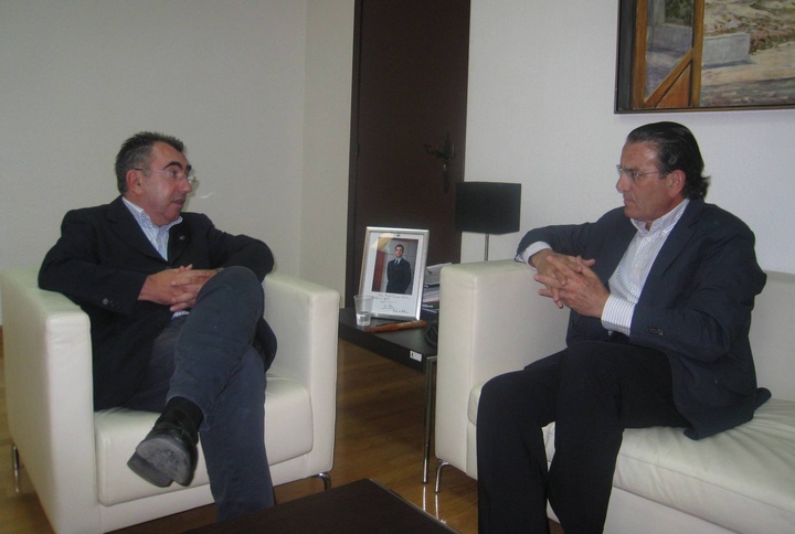 El consejero de Presidencia recibe al delegado de Iberdrola en la Región