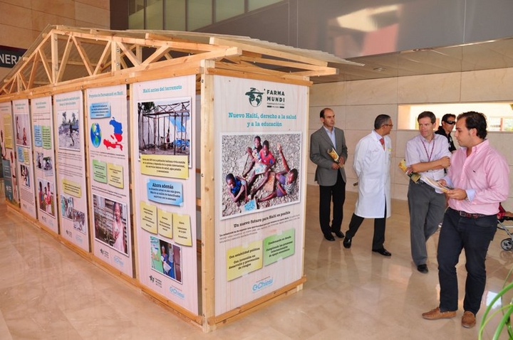 El complejo hospitalario Virgen de La Arrixaca acoge la exposición 'Nuevo Haití, derecho a la salud y a la educación'