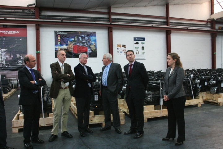 El presidente de la Comunidad visita la empresa Himoinsa en San Javier  (II)