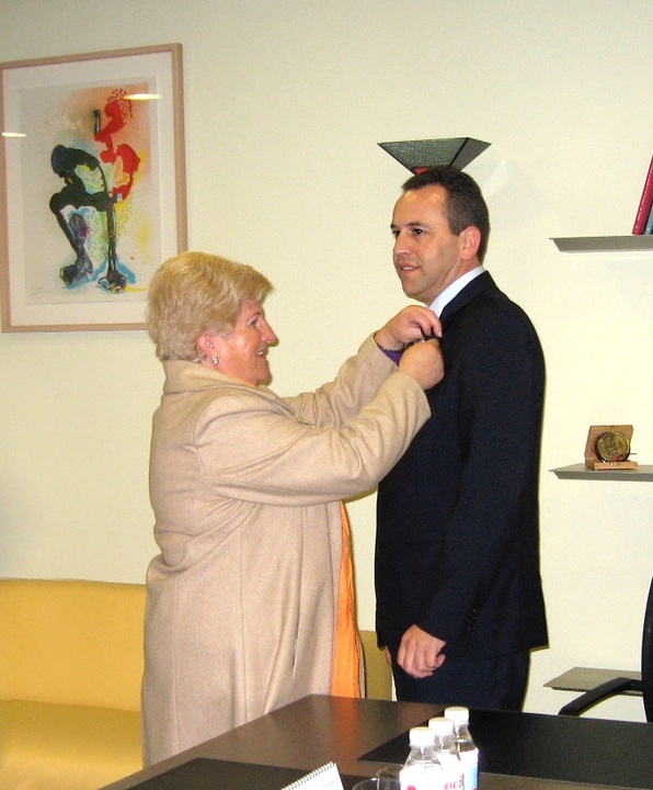 El director general de Administración Local y Relaciones Institucionales se reúne con la presidenta de la Casa Regional de Murcia en Aragón