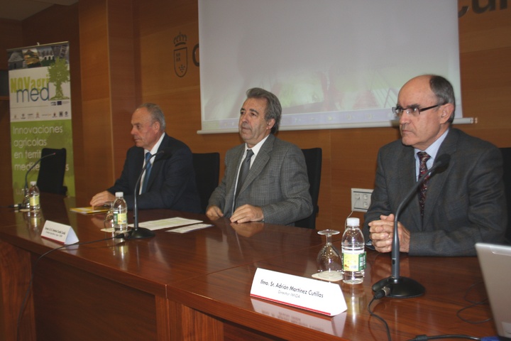 El director general de Industria Agroalimentaria y Capacitación Agraria, Ángel García Lidón i, el consejero de Agricultura y Agua, Antonio Cerdá c, y el director del IMIDA, Adrián Martínez, durante la inauguración de la jornada 'Nuevas Demandas y Productos Alimentarios Mediterráneos'