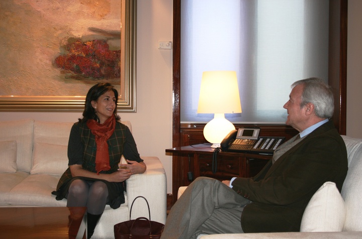 El presidente de la Comunidad recibe en el Palacio de San Esteban, en Murcia, a la secretaria de Estado de Turismo (2)