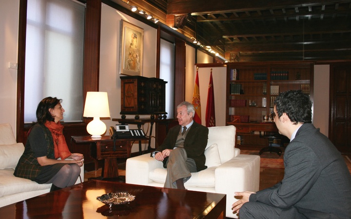 El presidente de la Comunidad recibe en el Palacio de San Esteban, en Murcia, a la secretaria de Estado de Turismo (1)