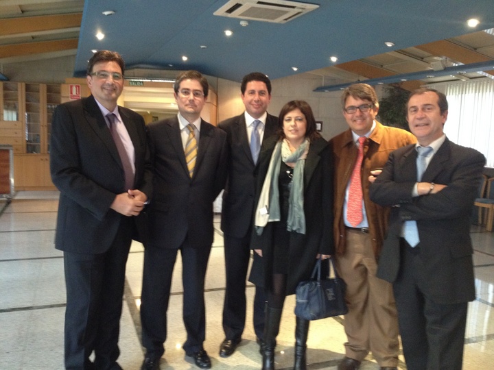 El consejero de Obras Públicas y Ordenación del Territorio, Antonio Sevilla (3i), ha presidido hoy el almuerzo con miembros del Círculo de Economía de la Región de Murcia, que encabezaba su presidente, Jesús Pacheco (2i), en el Hotel Arco de San Juan de Murcia
