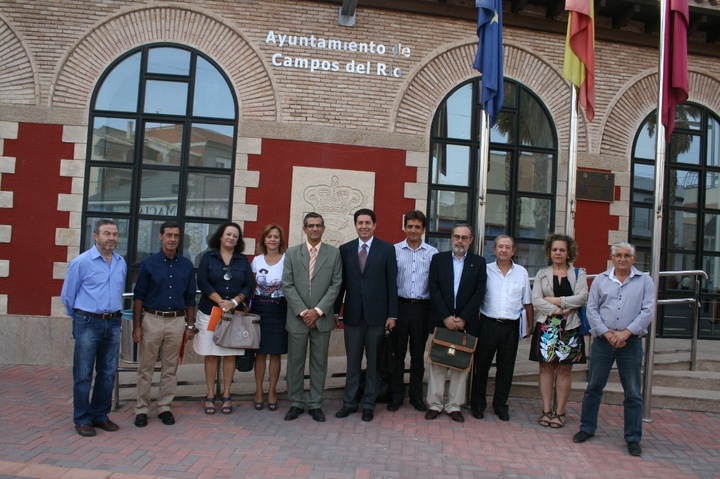 Reunión del consejero de Obras Públicas y el alcalde de Campos del Río 1