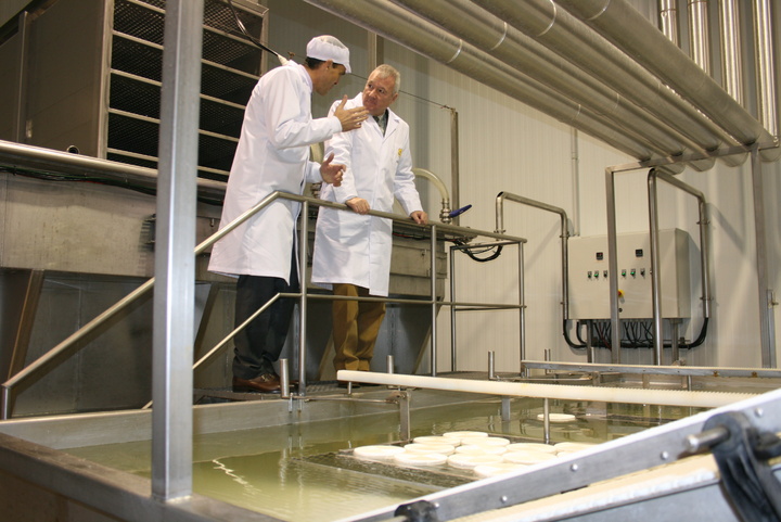 Valcárcel inaugura la nueva fábrica de 'Especialidades Lácteas' de Caravaca de la Cruz