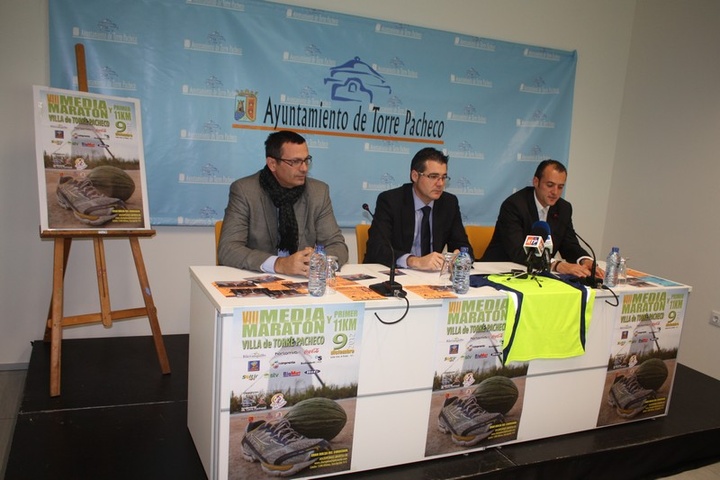 El director general de la Actividad Física y el Deporte, Antonio Peñalver, durante la presentación de la 'VIII Media Maratón Villa de Torre-Pacheco y Primer 11 kilómetros'