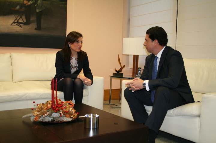 Reunión del consejero de Obras Públicas y Ordenación del Territorio y la alcaldesa de Fortuna