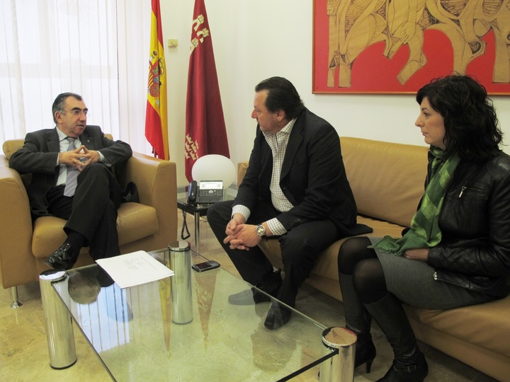 El consejero Manuel Campos recibe al alcalde de Ceutí