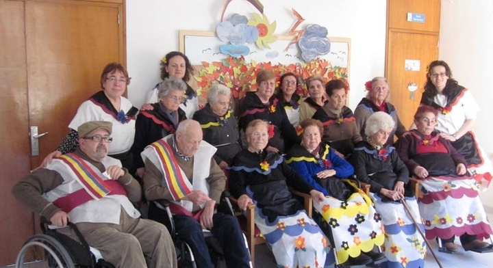 Los mayores participan en actividades relacionadas con el Carnaval y el Día de San Valentín (1)