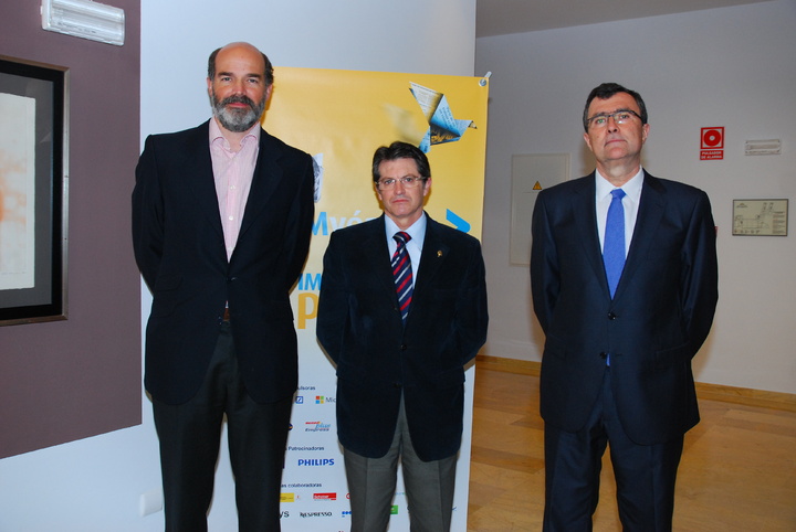 El consejero de Universidades, Empresa e Investigación, José Ballesta, junto al alcalde de Lorca, Francisco Jódar, y el presidente de la Iniciativa Impulsando Pymes, Iñigo Manso, durante el encuentro empresarial 'Impulsando pymes' celebrado en Lorca, cuyo fin es promover el crecimiento de las pequeñas y medianas empresas a través de la innovación y el conocimiento.