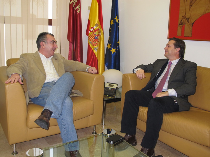 El consejero de Presidencia se reúne con el alcalde de Bullas
