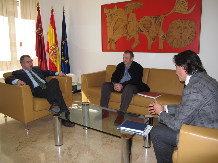 El consejero de Presidencia analiza los proyectos de restauración forestal en la Región con el presidente de la Asociación de Gestión Forestal de Murcia
